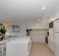 BEAUTIFULLY RENOVATED OCEANSIDE APARTMENT - Accommodation Brunswick Heads