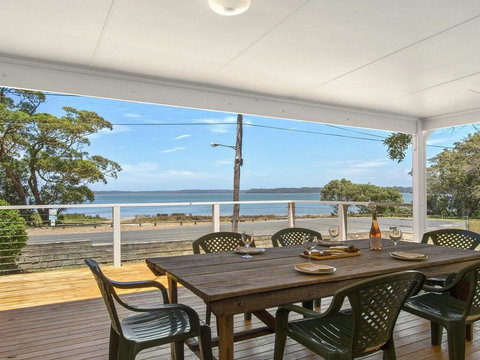 Bellevue - Overlooking Serene Lake Woolumboola - Accommodation Brunswick Heads 0