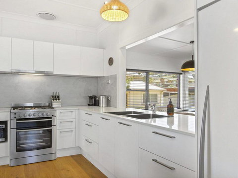 Bellevue - Overlooking Serene Lake Woolumboola - Accommodation Brunswick Heads 1