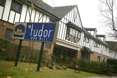 Best Western Plus The Tudor Box Hill - Accommodation Brunswick Heads 0