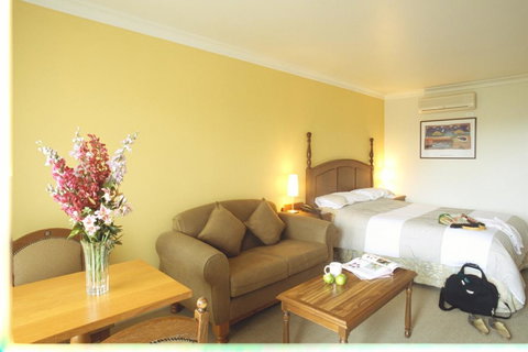 Best Western Plus The Tudor Box Hill - Accommodation Brunswick Heads 2