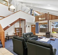 Black Dolphin Waterfront Townhouse - Bay Views - Accommodation Brunswick Heads