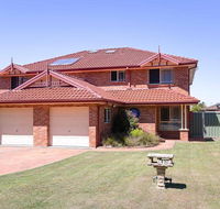 Blue Bay 83a Rocky Point Road - Foxtel  air conditioning downstairs - Accommodation Brunswick Heads
