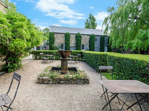 The Red Feather Inn - Accommodation Brunswick Heads 1