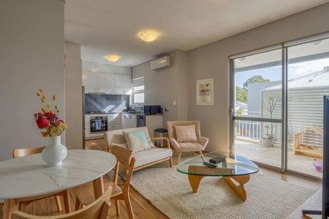 The Nordic Nook - A Relaxed Redcliffe Stay - Accommodation Brunswick Heads 2