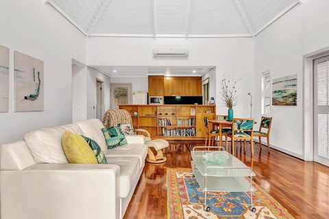 Time And Tide Beach Cottage On The Esplanade - Accommodation Brunswick Heads 0