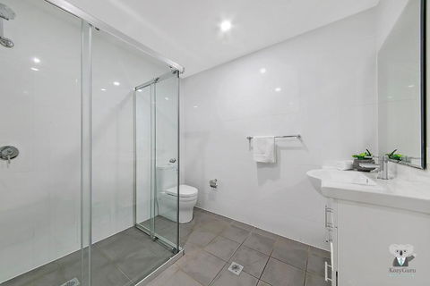 WARRICK FRAM 3 BEDS APT FREE PARKING WALK TO WESTFIELD CLOSE TO HOSPITAL NWF003 - Accommodation Brunswick Heads 3