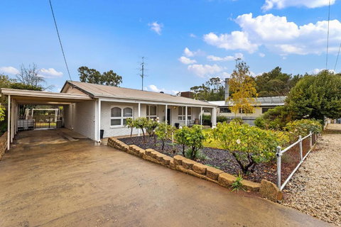 White On Wright Clare - Accommodation Brunswick Heads 0