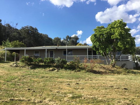 Yackandandah Farm Homestead - Accommodation Brunswick Heads 1