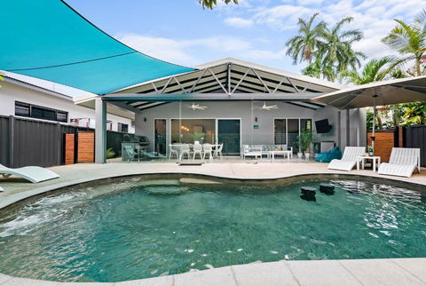 A Sumptuous Poolside Family Oasis At Gardens Villa - Accommodation Brunswick Heads 0