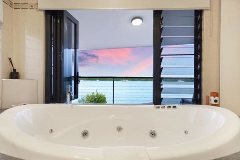 Opulent Ocean View Townhouse - Accommodation Brunswick Heads 3