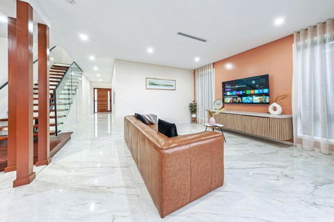Spacious & Luxury 4Bed Room Retreat Near Station - Accommodation Brunswick Heads 3