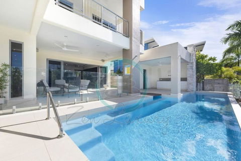 Zen Bayview Bliss: Luxury Marina Mansion - Accommodation Brunswick Heads 0