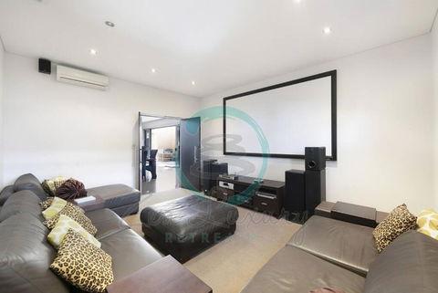 Zen Bayview Bliss: Luxury Marina Mansion - Accommodation Brunswick Heads 1