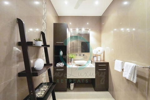 Zen Bayview Bliss: Luxury Marina Mansion - Accommodation Brunswick Heads 2