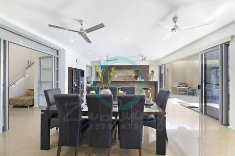 Zen Bayview Bliss: Luxury Marina Mansion - Accommodation Brunswick Heads 3