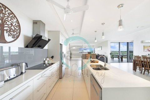 ZEN LUXURY: 2-Story 4-BR Penthouse In Darwin City With Mindal Markets & Harbour Views - Accommodation Brunswick Heads 0