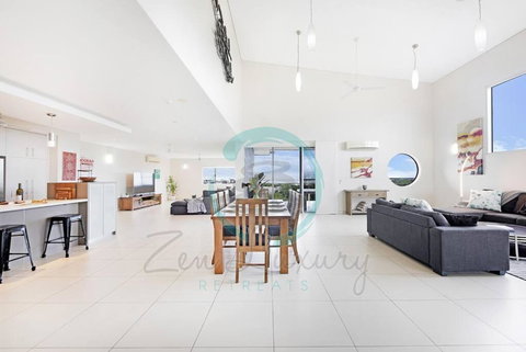 ZEN LUXURY: 2-Story 4-BR Penthouse In Darwin City With Mindal Markets & Harbour Views - Accommodation Brunswick Heads 3