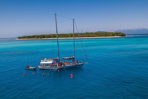 Ocean Free Green Island & Great Barrier Reef Snorkel Cruise, Cairns 25 Guests - Accommodation Brunswick Heads 0