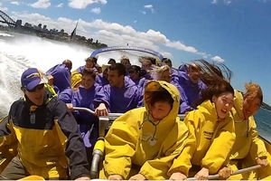 30-Minute Sydney Harbour Jet Boat Ride: Thunder Twist